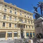 Elizabeth'S House