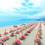 Viola - A Due Passi Dal Mare