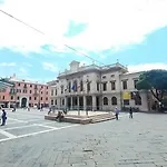 Viola - A Due Passi Dal Mare
