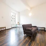 Garibaldi 3 Minutes, Free Wifi & Netflix By Tilo