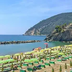 Beautiful Apartment In Moneglia With Kitchen
