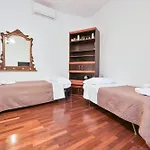 Le 2 Torri Apartment