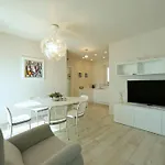 Luxury Apartament Con Garage Vista Mare Alassio Per 6 Persone