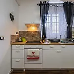Mira'S Guest House Studio Appartment 15Min Walk From Central Station
