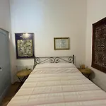 -Wh-La Rue Historique-Centro