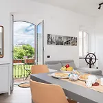 Spacious 3-Bedroom Apartment - 10 Min To City Center & 5 Min To Gaslini Hospital