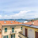 Cozy Apartment In Le Grazie With Kitchen