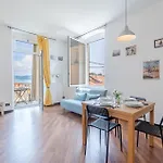Cozy Apartment In Le Grazie With Kitchen