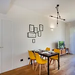 Bright Shelley Apartment By Wonderful Italy