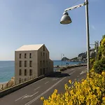 Sea View Penthouse - Free Park - Wifi