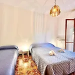 Hostdomus - Riviera Apartment