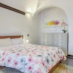 Cozy Apartment In Genova With Kitchen