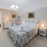 Menotti Holiday House