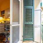 Yellow Apartment Near The Train Station With Balcony