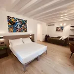 5 Terre Hub Suite 1
