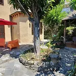 Villa Indipendente Con Giardino