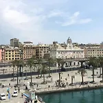 Wow Home 2 - 175 Mq - Posteggio Privato - Davanti Porto Traghetti - Fino A 10 Posti Letto - Balcone