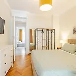 2 Camere Indipendenti, In Pieno Centro Con Veranda