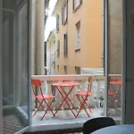 Renovated Apartment With Balcony In San Lorenzo - With Elevator