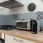 Apartment Steps From The Galliera Hospital And The Historic Center