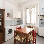 Apartment Steps From The Galliera Hospital And The Historic Center