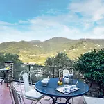 Cozy Home In Recco With Jacuzzi