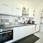 Hostdomus - Ela House