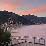 Stupenda Vista Mare A Laigueglia Con Posto Auto