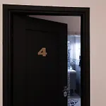 Nik Rooms