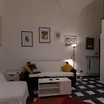 Nik Rooms
