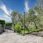 2 Bedroom Stunning Apartment In Moneglia