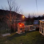 Eremo Artistico Con Hot Tub Idromassaggio E Sala Giochi