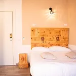 Demithos Rooms