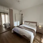 Hibiscus Central Apartment