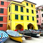 Marina Vernazza Design Rooms