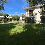 Appartamento Con 2 Camere Da Letto In Villa Con Giardino E Parcheggio