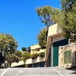Hostdomus - Phil House - Sea View & Pool