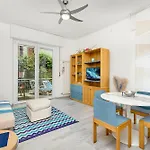 Cosy Corner Apartment With Terrace
