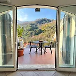 Kejani Attic Apt Scenic Views, Lux Bath, Fast Wi-Fi