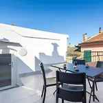 Hostdomus - Azure Loft Free Garage