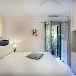 Elegant Sea View Apartment By Wonderful Italy