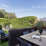 Elegant Sea View Apartment By Wonderful Italy
