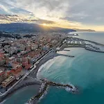 La Mansardina Room - Vicino Al Mare, Stazione E Centro Storico