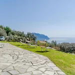 Awesome Home In Pieve Ligure With Wifi