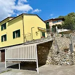 Ulivi - Comodita E Tranquillita Con Patio E Parcheggio
