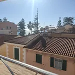 2 Minutes' Walk To The Beach With 3 Rooms