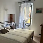 Appartamento In Tipico Carugio Ligure
