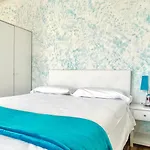 J Suite Sea View Room