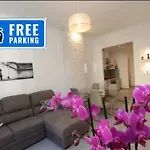 Exclusive Apt Really Downtown - Free Private Parking Included!