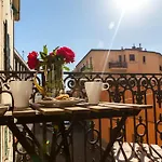 Casa Carducci - Spacious Historical Home Close To The Beach